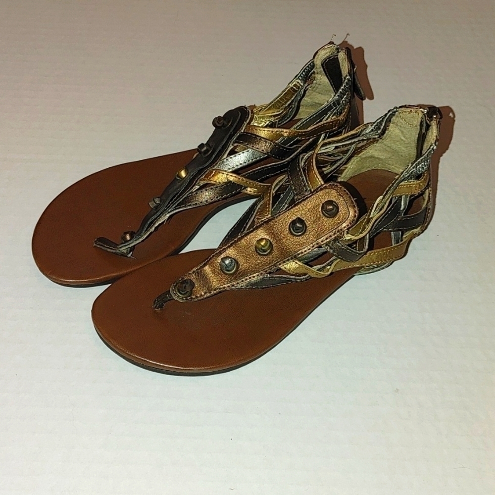 Candies brown, silver and gold thong sandals w back zipper. Size 6